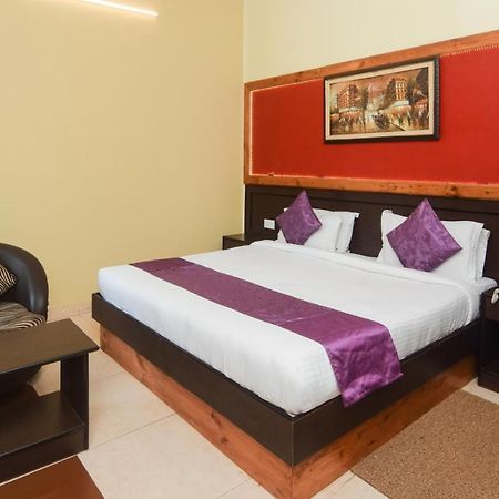 Hotel Varuna Waranasi Zewnętrze zdjęcie
