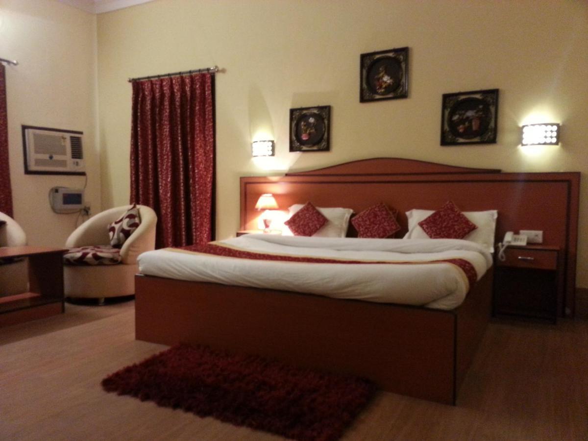 Hotel Varuna Waranasi Zewnętrze zdjęcie