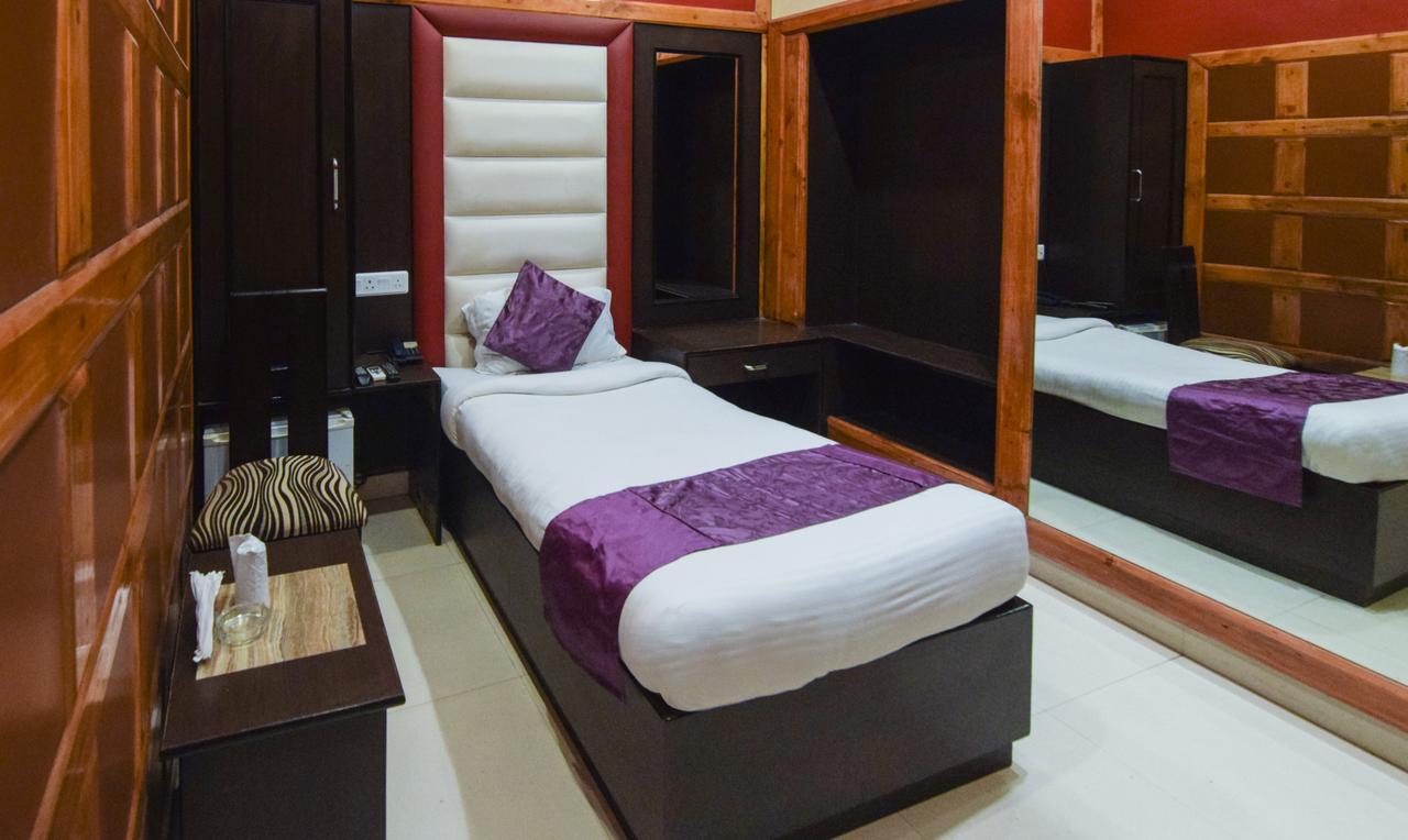 Hotel Varuna Waranasi Zewnętrze zdjęcie
