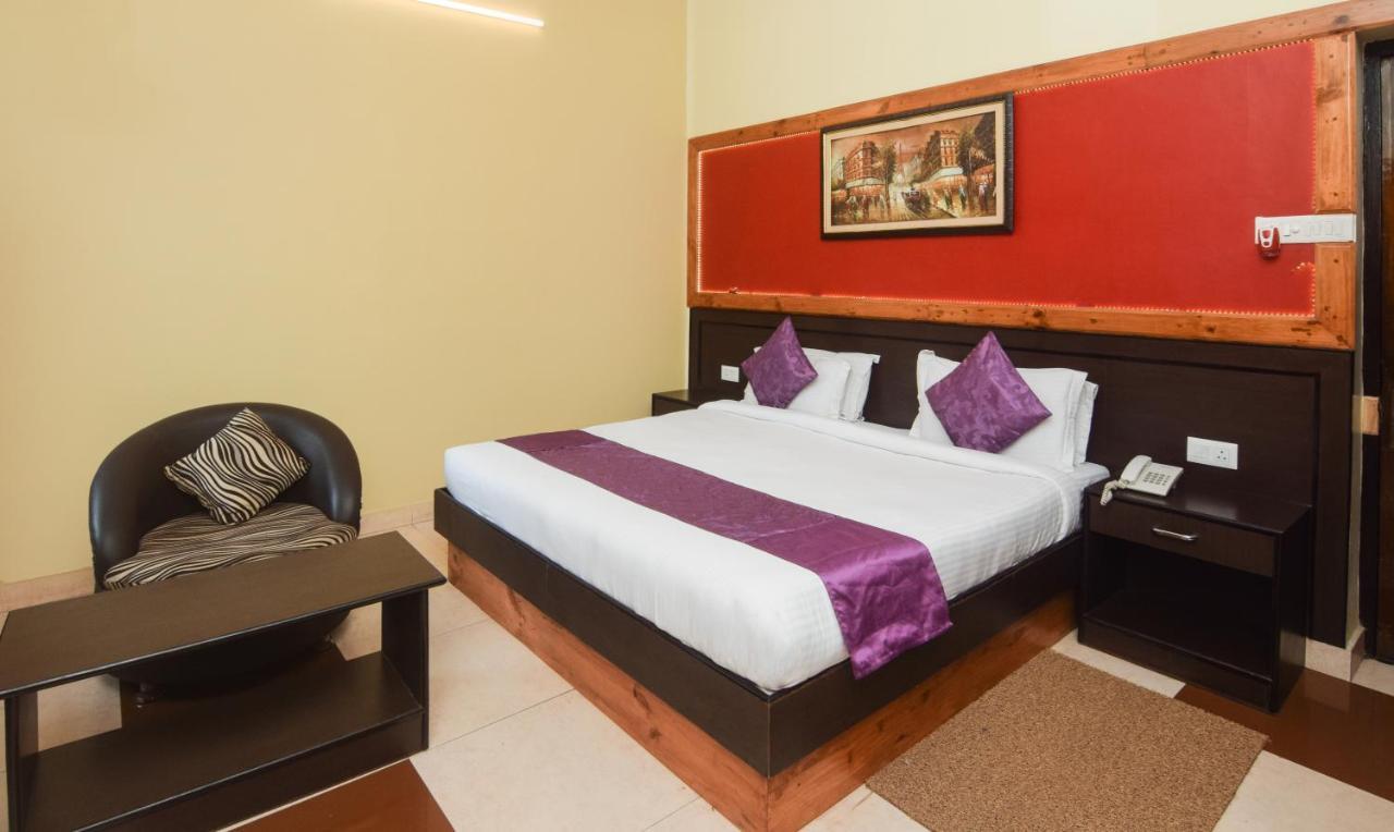 Hotel Varuna Waranasi Zewnętrze zdjęcie