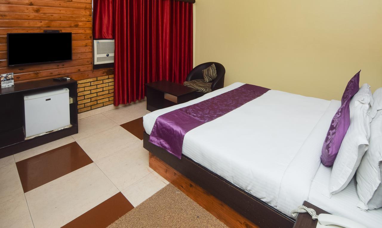 Hotel Varuna Waranasi Zewnętrze zdjęcie