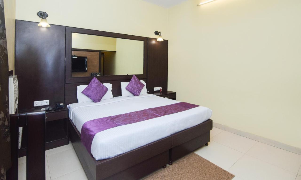 Hotel Varuna Waranasi Zewnętrze zdjęcie