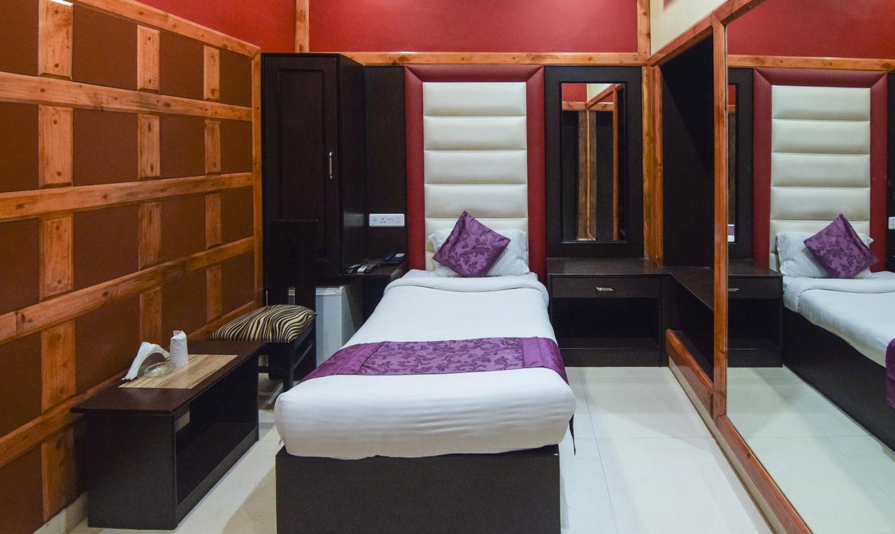 Hotel Varuna Waranasi Zewnętrze zdjęcie
